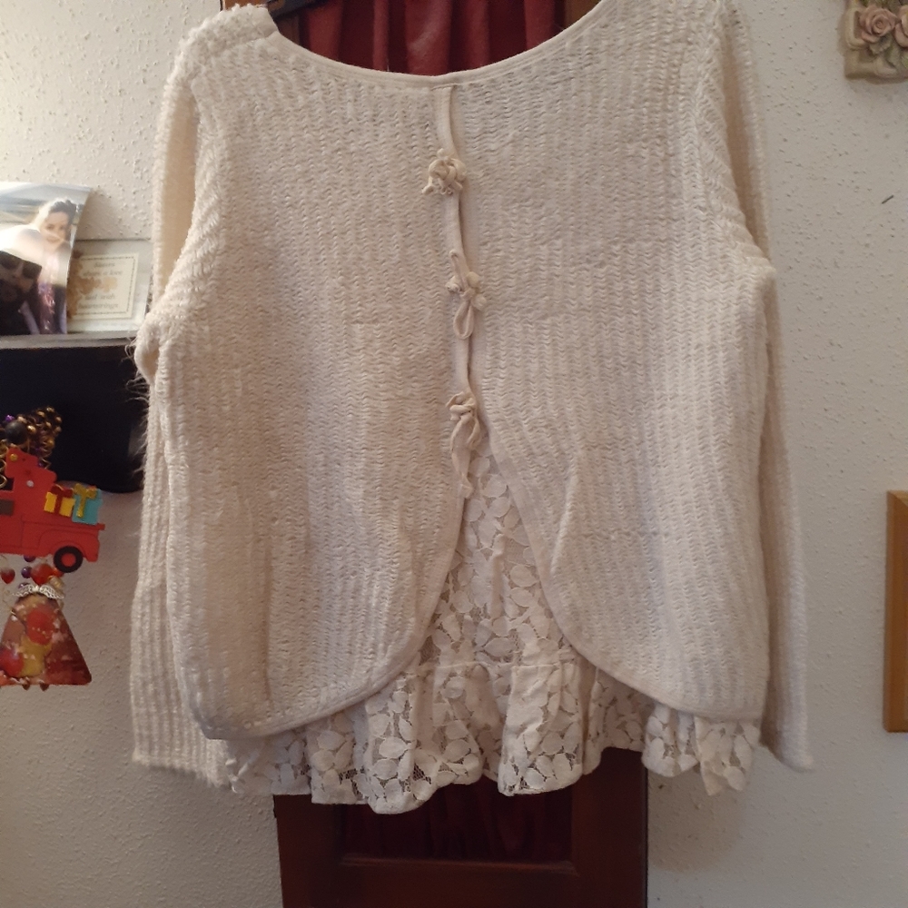 Sweater 30% mohair just adorable, medium  runs large off white